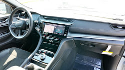 2027 Jeep Grand Cherokee Laredo Altitude